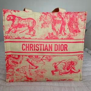 Christian Dior DIORivera jute tote. Limited edition pink 2022 summer collection!